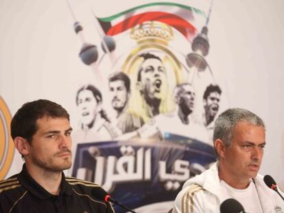 José Mourinho e Iker Casillas, durante la rueda de prensa