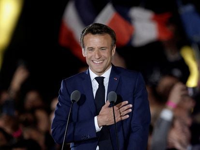 El presidente de Francia, Emmanuel Macron, en su discurso este domingo tras ganar las elecciones frente a Marine Le Pen.
