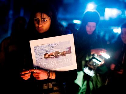 Una vigilia en honor a Alan Kurdi, un niño sirio, y en protesta contra la política migratoria del Gobierno australiano, en Melbourne, el 7 de septiembre de 2015.  Asank