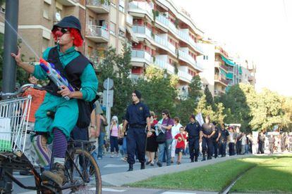 Un instante de la protesta de 2007 en Esplugues de Llobregat, que acabó en incidentes con los Mossos.