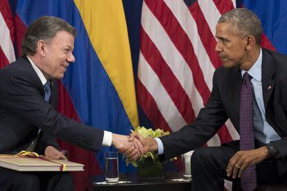 El presidente Santos entreg&oacute; a Obama el acuerdo de paz en Nueva York