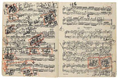Detalle de una de las páginas de la partitura anotada por Glenn Gould para el montaje de su grabación de las ‘Variaciones Goldberg’, de 1981, que se incluye en la nueva edición de la grabación. 