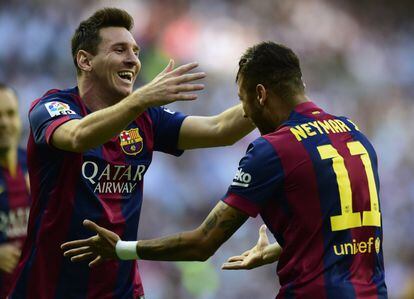  Neymar celebra el primer gol con su compañero Lionel Messi.