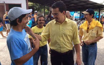 Jose María Villalta (Dcha.) en Puntarenas.