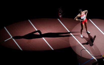 Salwa Eid Naser de Bahrein en la final de 400 metros de Wome en el Campeonato Mundial de Atletismo en Doha.  