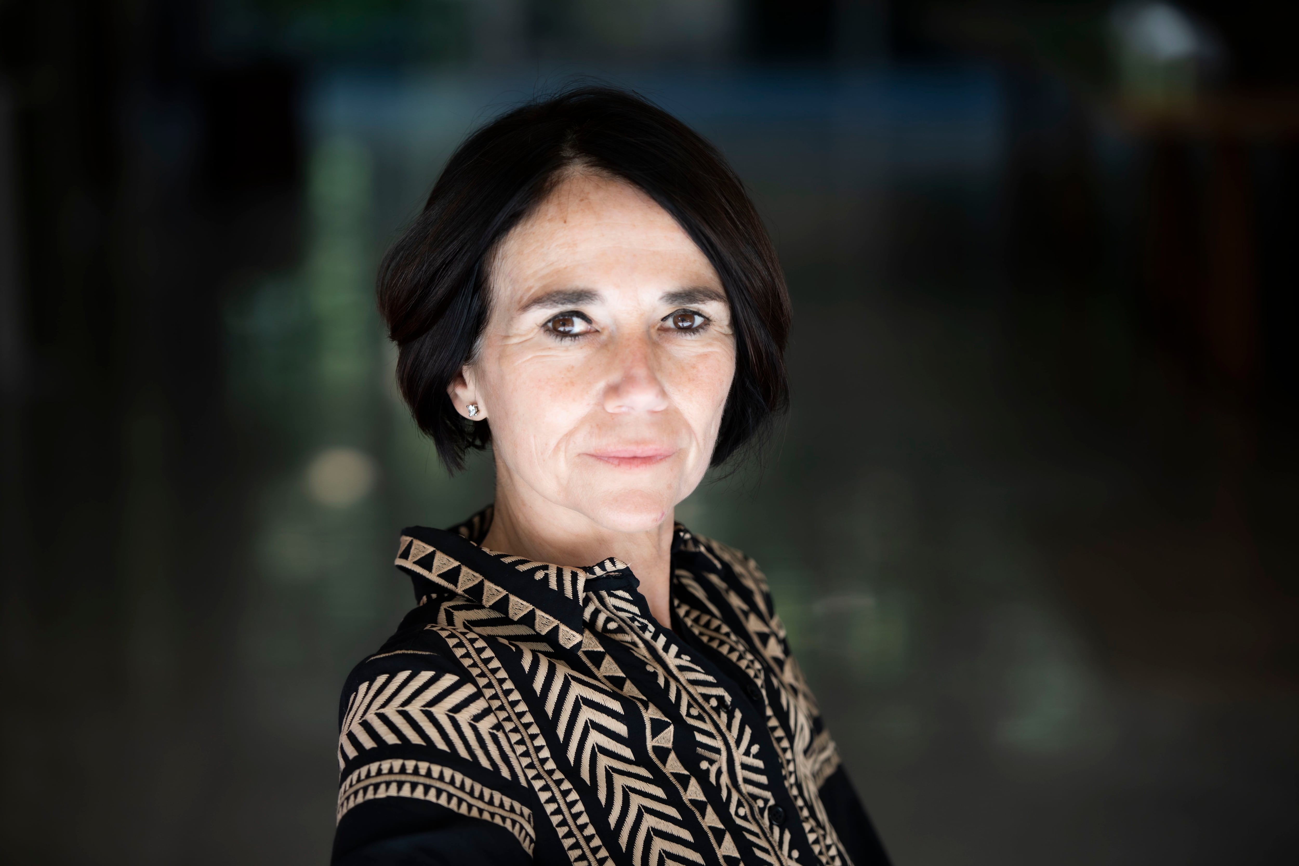 Lisa Ginzburg, escritora: “Sentimos solidaridad entre nosotras, pero te construyes comparándote con otras mujeres”