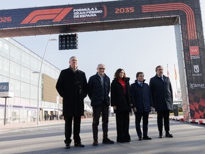 José Vicente de los Mozos, presidente de IFEMA; Stefano Domenicali, CEO de la F-1; Isabel Díaz Ayuso, presidenta de la Comunidad de Madrid; Jose Luis Martínez Almeida, alcalde de la capital; y Ángel Asensio, presidente de la Cámara de Comercio regional.