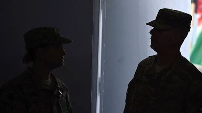 Soldados de la ISAF en la ceremonia por el fin de la misi&oacute;n afgana.