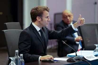 El presidente francés, Emmanuel Macron, gesticula durante una de las reuniones de la COP27. Las naciones más vulnerables son las que más presionan para que en esta cumbre se puedan sentar las bases para el establecimiento de un mecanismo o fondo de compensación con una financiación.