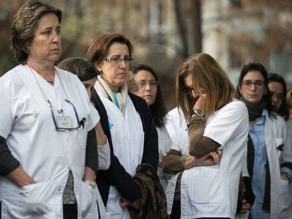 Minuto de silencio en el centro médico de Barcelona donde trabajaba la doctora asesinada.