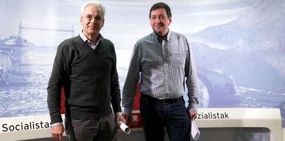 Carlos Totorika (a la izquierda) y Francisco Fernández este lunes en Bilbao.