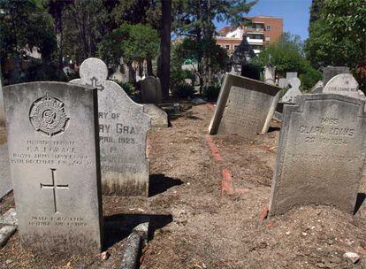 El Cementerio Británico está situado en la confluencia de las calles de Inglaterra e Irlanda.