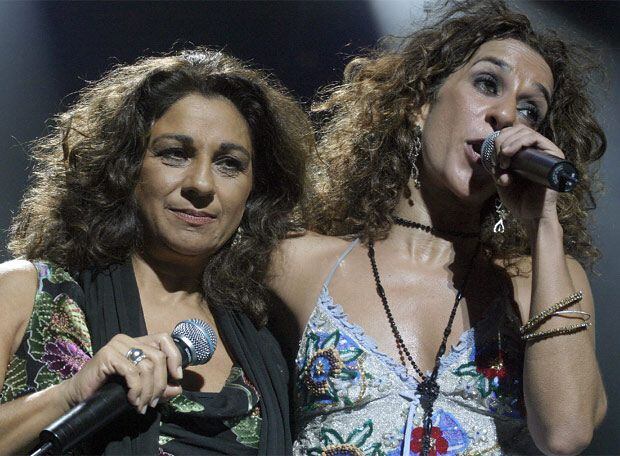 Lolita y Rosario Flores, durante el concierto que ofrecieron en el Coliseo de Puerto Rico, en San Juan, en 2006.