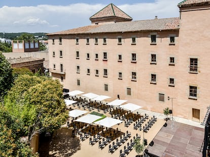 Vista actual del claustro del Monasterio de Sant Feliu de Guíxols inacabado.