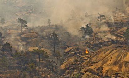 Monte de O Pindo durante el incendio