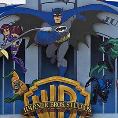 Imágenes de superhéroes en instalaciones de Warner.