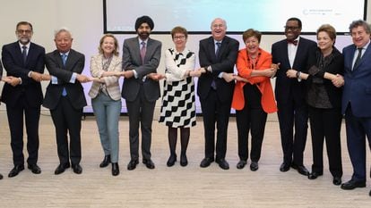 Los dirigentes de los bancos de desarrollo reunidos este sábado en Washington, en una imagen difundida por el BID. Con ellos, de naranja, la directora gerente del FMI, Kristalina Georgieva.