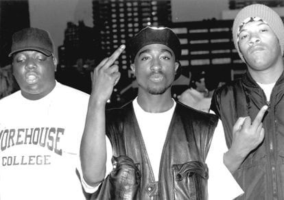 De izquierda a derecha: Notorious B.I.G., Tupac Shakur y Redman posan en el Club Amazon de Nueva York, cuando todavía eran amigos, en julio de 1993.
