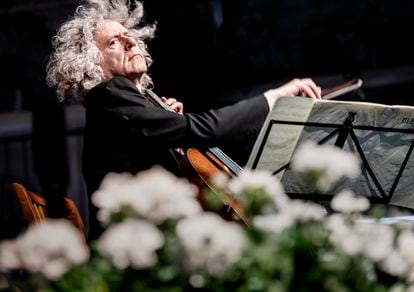 Un gesto característico del violonchelista Steven Isserlis, que ha tocado en varios conciertos del festival.