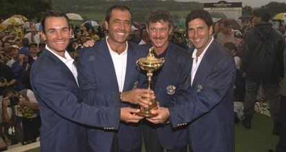 Ignacio Garrido, Seve Ballesteros, Miguel Ángel Jiménez y José María Olazábal con la Ryder de 1997.