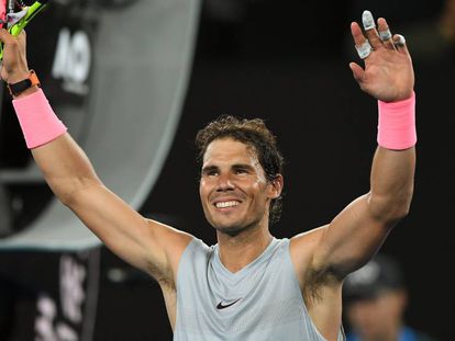 Rafa Nadal celebra su victoria ante el dominicano Víctor Estrella