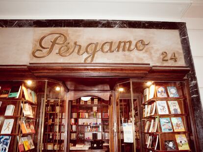 Exterior de la librería Pérgamo, ubicada en el número 24 de la calle General Oraá de Madrid.