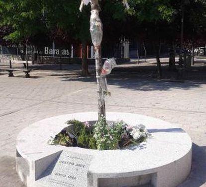 Árbol monumento en recuerdo de Cristina Arce y Rocío Oña, fallecidas en la tragedia del Madrid Arena.