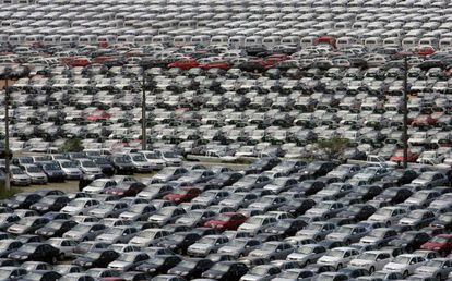 Aparcameinto de General Motors en el polo industrial de Brasil