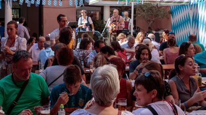 Celebración de la Oktoberfest de 2019 en la parroquia alemana de Santa María, en Madrid.