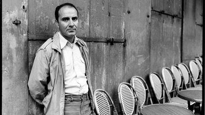 El escritor argentino Manuel Puig en junio de 1981 en París.