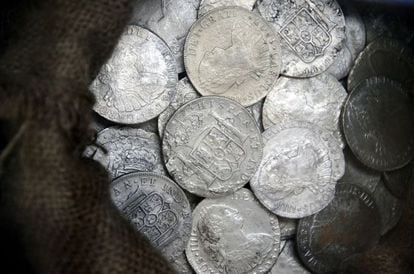 Parte de las monedas del tesoro de Nuestra se&ntilde;ora de las Mercedes que se expone en Cartagena. 