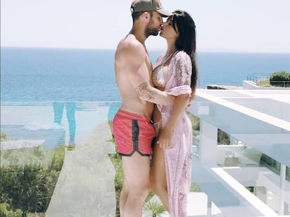 Aquí está la imagen publicada por Cesc Fábregas junto a su pareja, Daniella Semaan.