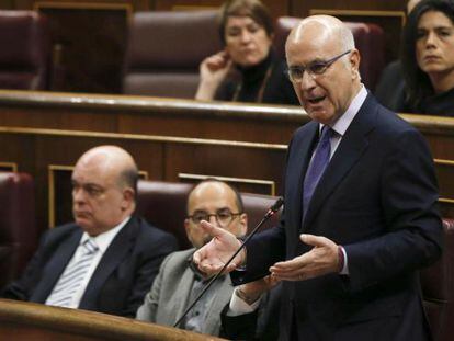 El portaveu de CiU al Congrés, Josep Antoni Duran Lleida, durant la seva intervenció en la sessió de control a l'Executiu espanyol.