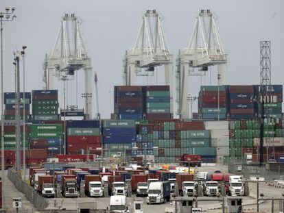 Terminal de carga del Puerto de Long Beach, en la costa oeste de EE UU, uno de los principales focos del conflicto portuario