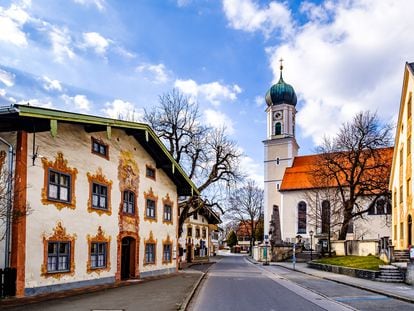 El casco antiguo de Oberammergau (Alemania), con sus casas de arquitectura tradicional bávara.