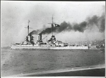 El crucero de batalla imperial 'Goeben' en Estambul en 1917. 