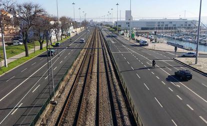 Vías de tren en el barrio de Belem, en Lisboa.