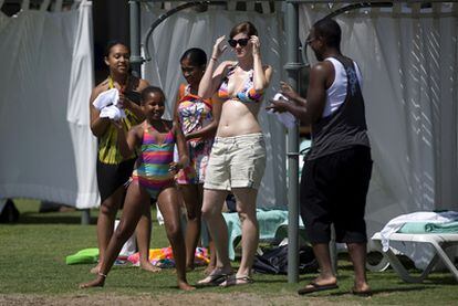 La hija pequeña de Michelle y Barack Obama comparte sus vacaciones en Marbella con dos amigas más.