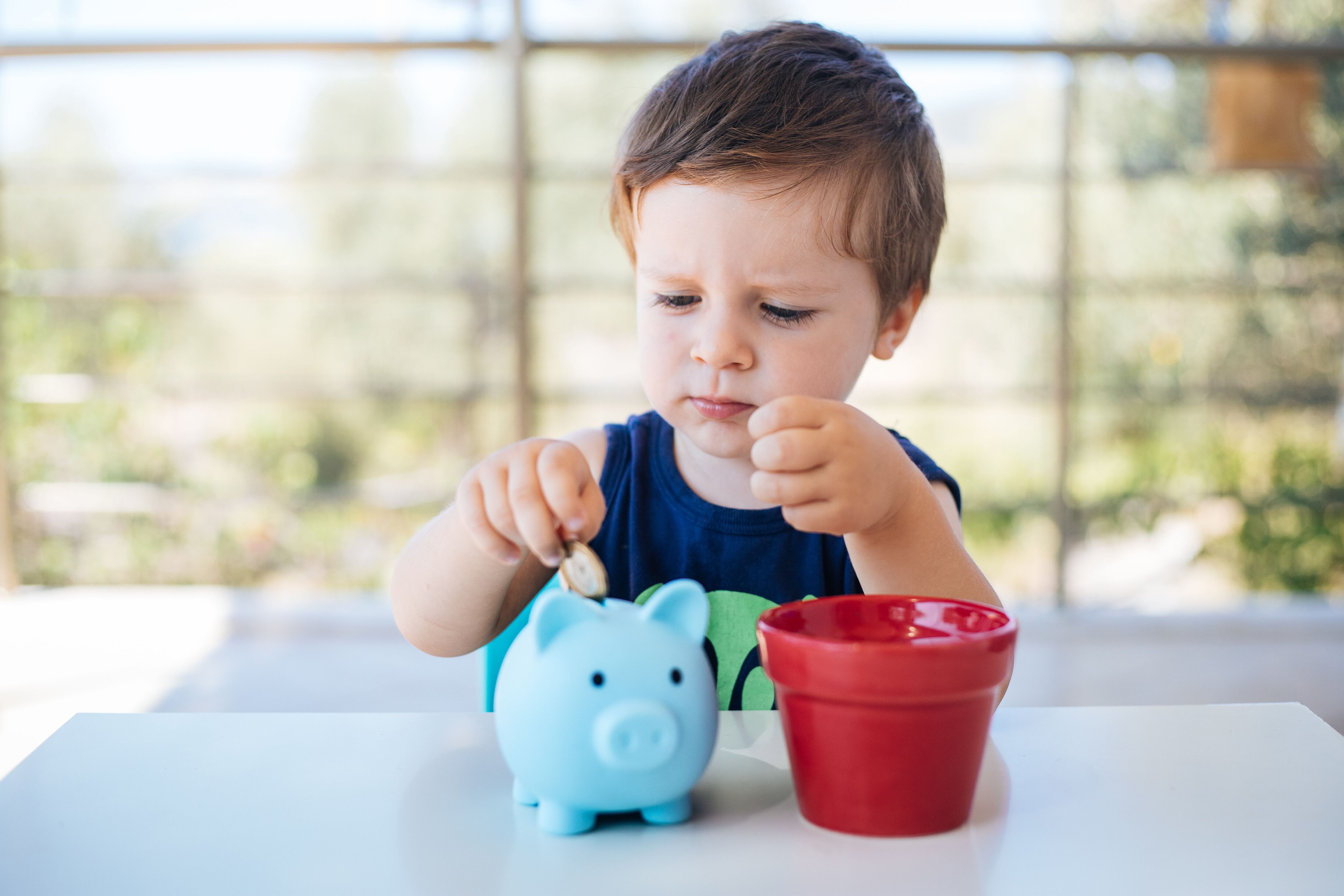 Dar una paga semanal y otras claves para enseñar a los hijos educación financiera
