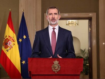 El Rey Felipe VI se dirige a la nación en un mensaje televisado, por la crisis del coronavirus, en el palacio de La Zarzuela el 18 de marzo de 2020.