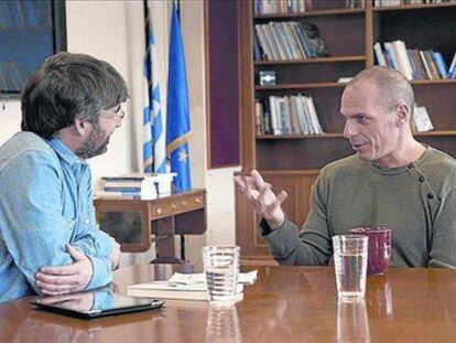 Jordi &Eacute;vole y Yanis Varoufakis durante su charla en &#039;Salvados&#039;