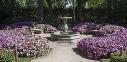 Una de las fuentes del parque.