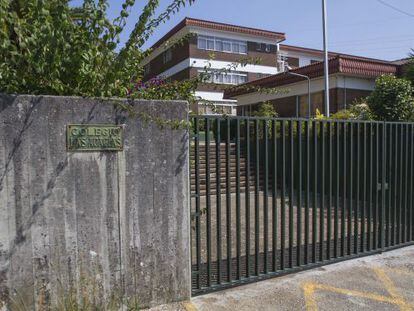 Vista exterior del Colegio Las Acacias en la zona de Meixoeiro de Vigo 