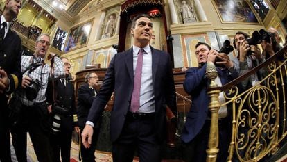 El candidato a presidente del Gobierno, Pedro Sánchez, este sábado al llegar al hemiciclo del Congreso de los Diputados.