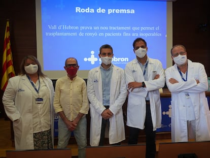 El equipo médico de Vall d'Hebron y Miguel Ángel, el primer paciente europeo en someterse al nuevo tratamiento de trasplantes de riñón.