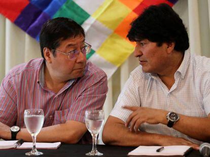 Evo Morales, el expresidente de Bolivia, junto a Luis Arce, candidato por el MAS, en Buenos Aires. En vídeo, el anuncio del Tribunal Supremo Electoral.