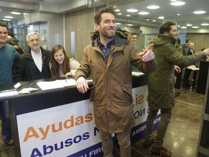 Borja Sémper, en la nueva sede abierta en San Sebastián por el colectivo Ayudas+Justas.