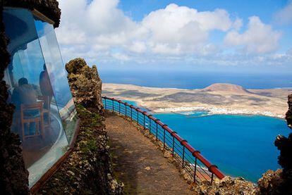 Mirador del Río, con vista a la isla La Graciosa, en Lanzarote, obra de César Manrique.