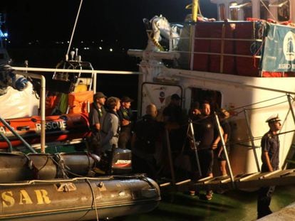 La embarcaci&oacute;n Iuventa, de la ONG Jugend Rettet, atracada en el puerto de Lampedusa, este mi&eacute;rcoles