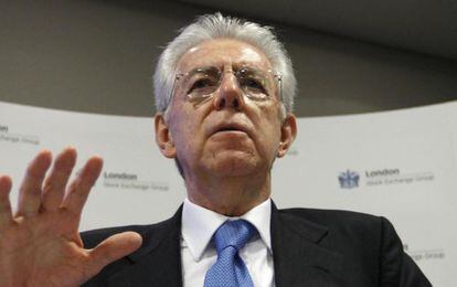El primer ministro italiano, Mario Monti, en una rueda de prensa en Londres